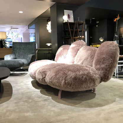 Flauschiges rosa Sofa