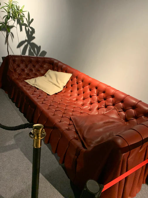 HomeDor High-End Contemporary Chesterfield Sofa