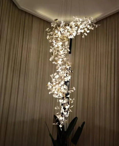 Lampadario Linn a ramo verticale a forma di petalo bianco
