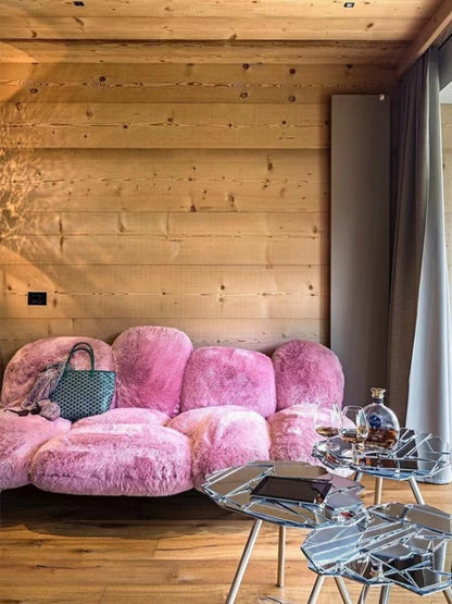 Flauschiges rosa Sofa
